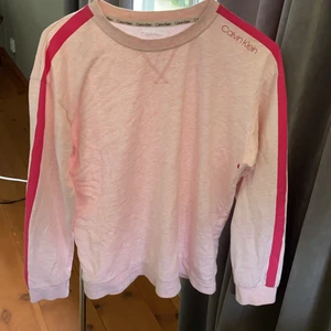 Calvin Klein tröja - Bra skick, köpare står för ev frakt💓