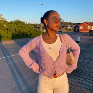 Pastellfärgad kofta 💜 - Rensar sommar garderoben 🥺🥰 Använt några gånger men fortfarande i jätte bra skick! ✨💜