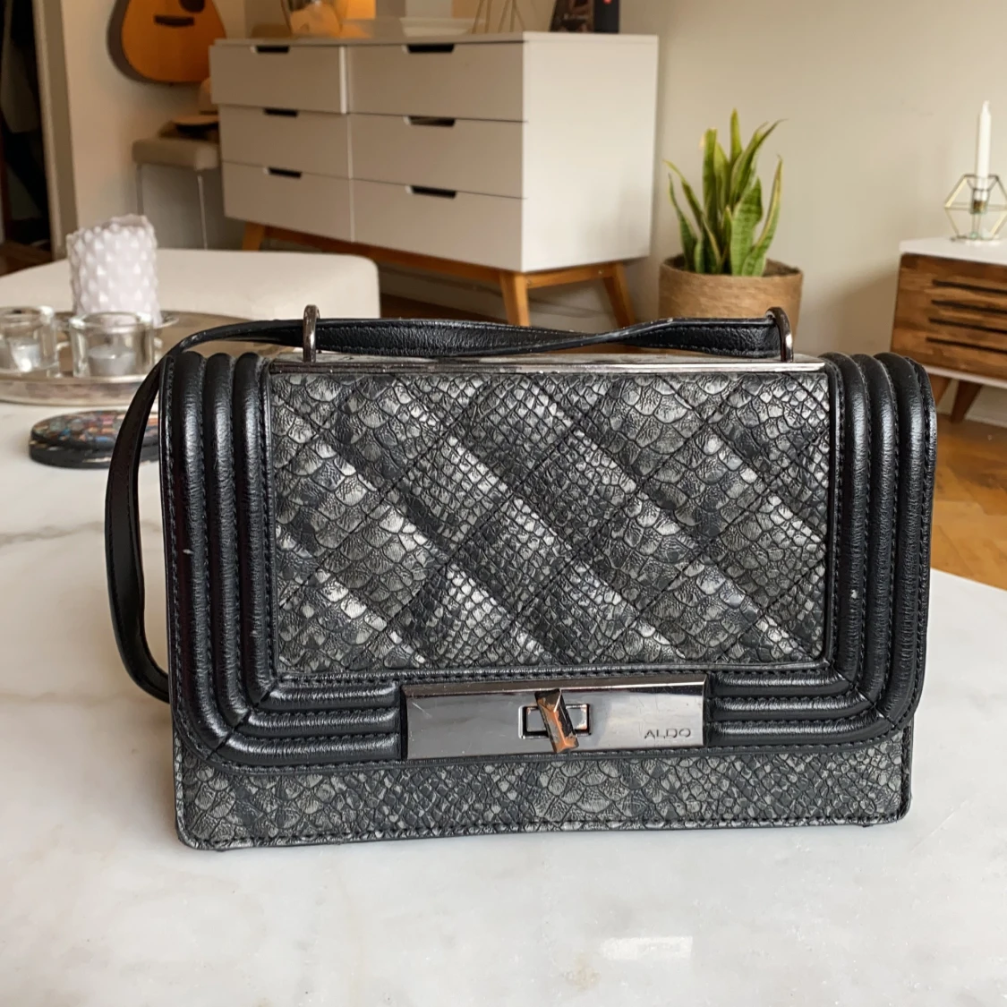 Handväska från Aldo - 91