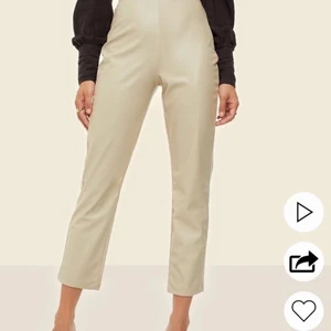 Skinnbyxor - Dancing pants från Bianca ingrossos kollektion tillsammans med Nelly. Super sköna skinnbyxor som är använda ett fåtal gånger⚡️⚡️ ord pris: 499 kr