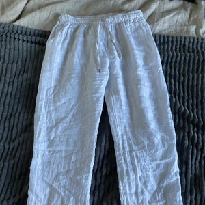 Linnebyxor  - Säljer dessa linnebyxor som inte kommer till användning, ny skick och är storlek S, köparen står för frakten💞💞