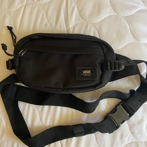 Midjeväska Vans - Midjeväska ifrån Vans, knappt använd. Ny 349:-