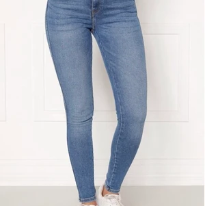 Blåa drdenim jeans storlek XS - Blåa jeans storlek XS, endast använda två gånger. 100kr + frakt (66kr)