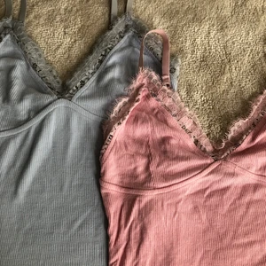 Toppar från Bikbok💗💙 - Supersöta toppar från bikbok i blått och rosa. Köp 1 för 60 och båda för 100💗💙 topparna är sparsamt använda☺️