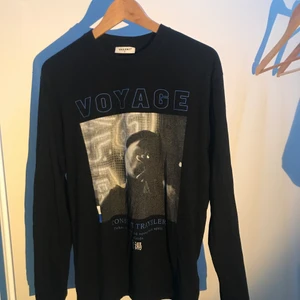 VAILENT Longsleeve - Svart longsleeve med tryck från Vailent i storlek small. Tryck på framsidan.