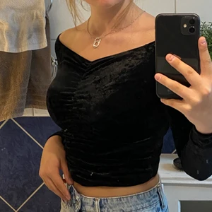 Svart topp - En svart sammets topp🖤 frakt tillkommer på 66kr