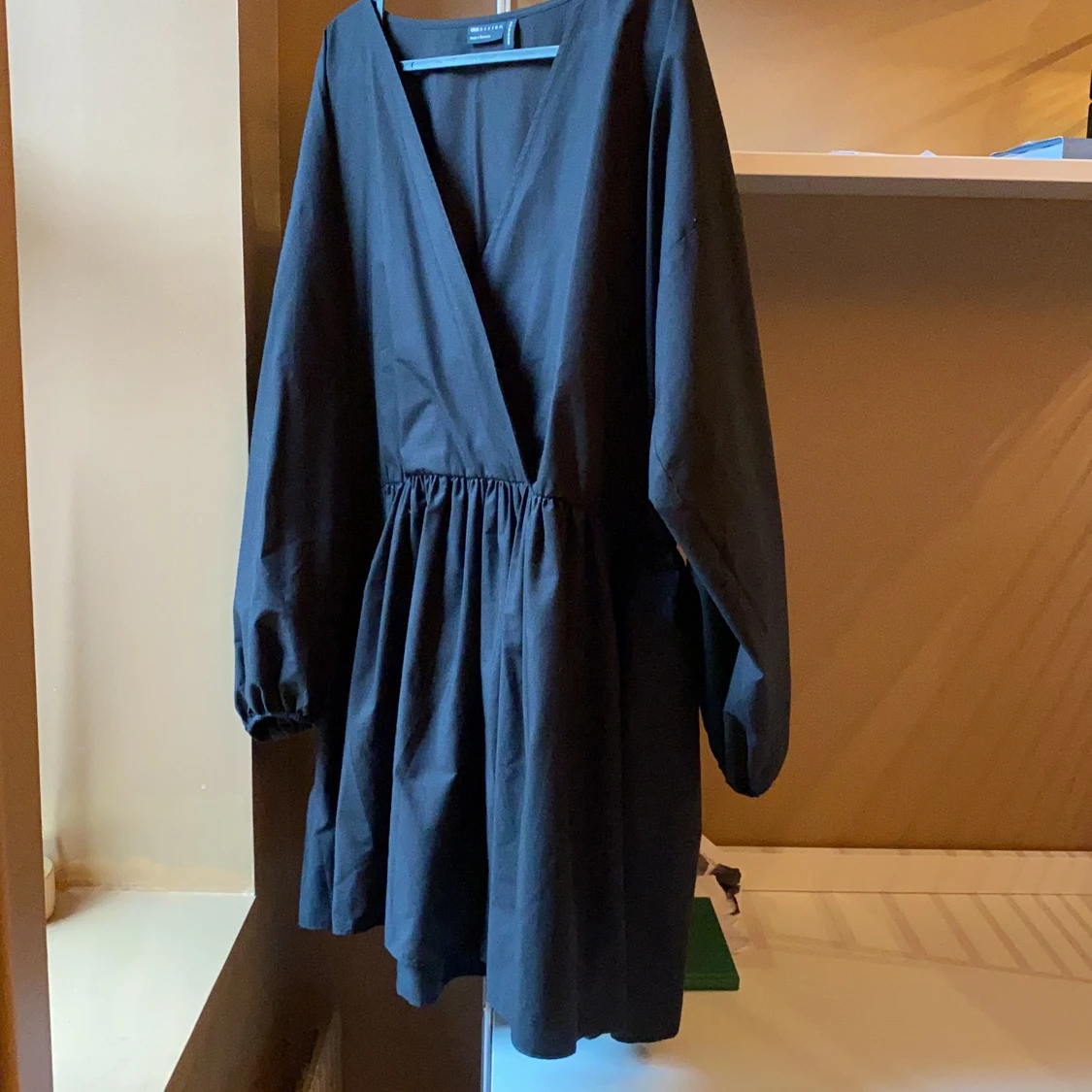 V-ringad klänning från ASOS 