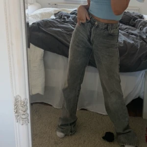 Zara jeans - Slutsålda jeans från zara i storlek 36, väldigt skönt material men säljer pga ingen användning:) 