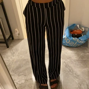 Kostymbyxor  - Randiga kostymbyxor, storlek xs 