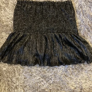 Zara kjol - Glittrig zara kjol som är använd 1 gång. Köpt för 359kr  och är helt som ny!💗