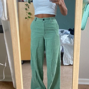 Gröna manchesterbyxor - Jättefina gröna manchesterbyxor från monki💕💕💕 