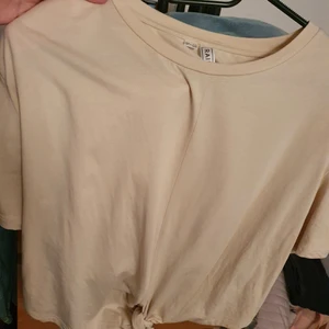 Topp - Topp med axelvaddar 