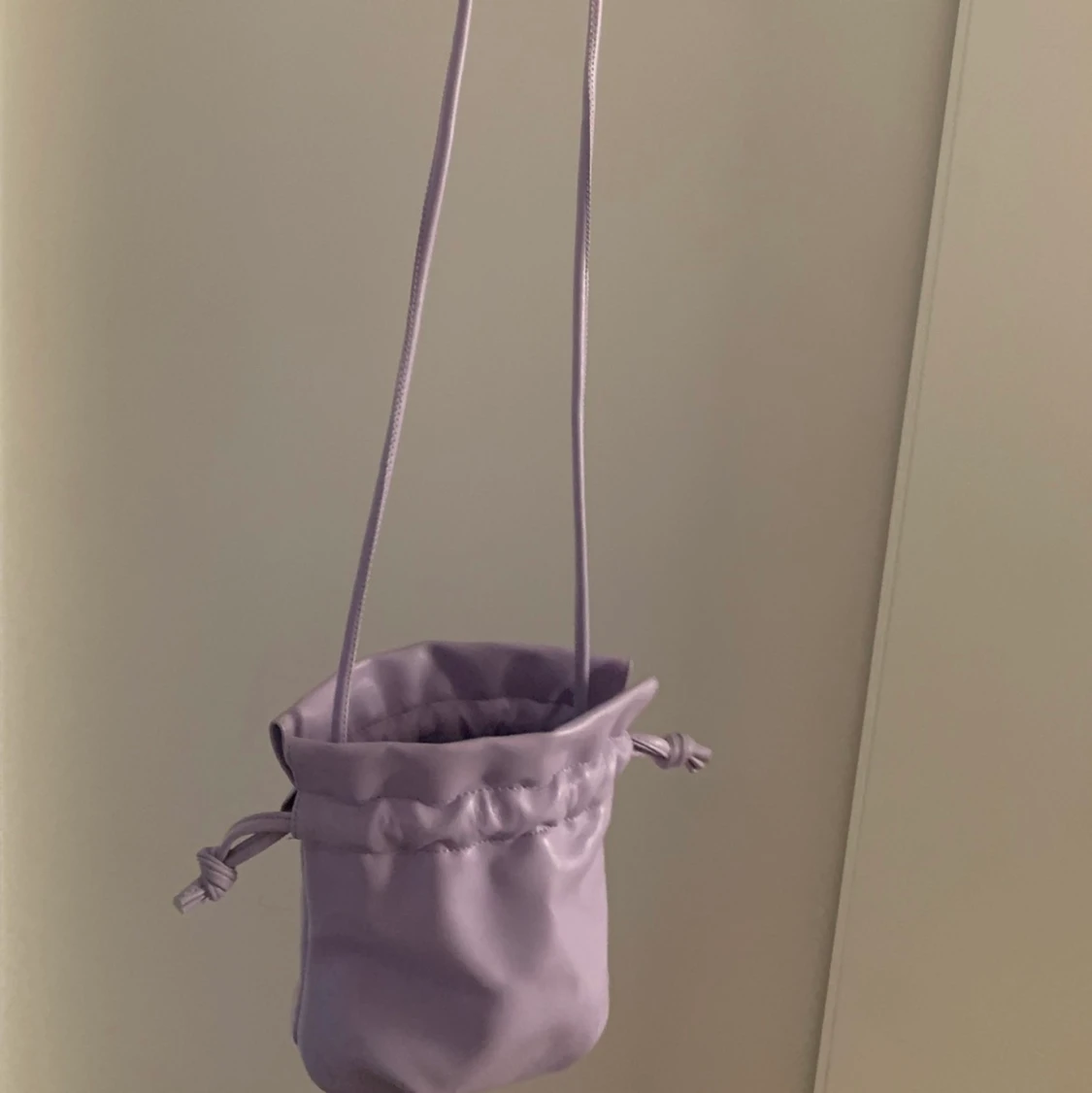 Liten unik handväska i pastellila  - 90