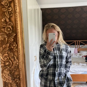 rutig pyjamas  - söt svart vit rutig pyjamas, säljer i sett ❤️❤️