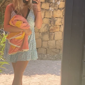 Klänning💕 - Nyskick, pris är inkl frakt