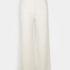 ACE WEEKDAY JEANS - vita vida jeans från weekday som jag tyvärr aldrig använt. Passar på någon som är 160-173 💕💕💕