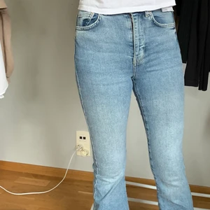 Boot cut jeans från Gina  - Uttöjbara jeans i bra skick 