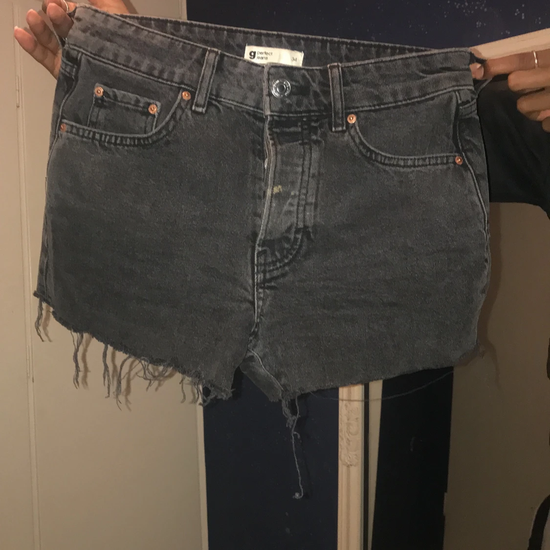 Ett par svarta shorts från gina  - 90