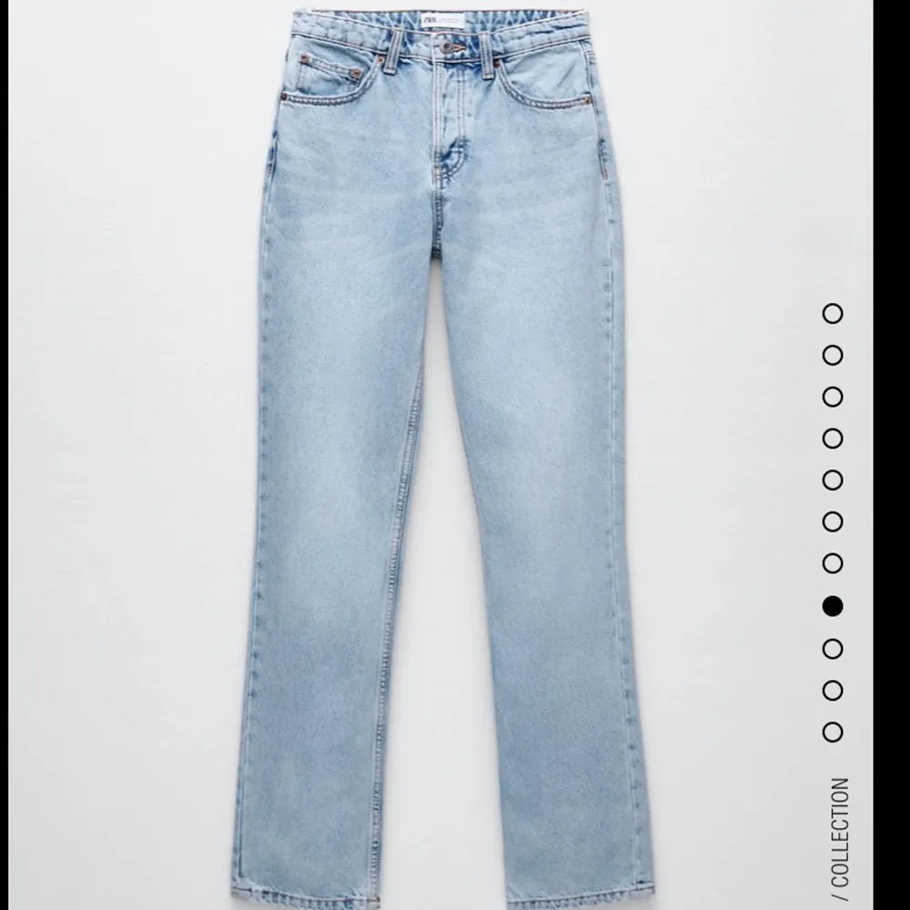 Dem populära zara mid straight jeansen, helt oanvända med prislapp kvar (inte min bild, kontakta om du vill ha fler bilder😁)⚠️Budet ligger egentligen på 390 nu⚠️. Jeans & Byxor.
