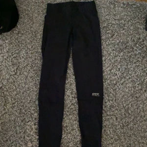Träningsbyxor  - Säljer ett par träningsbyxor som inte är så mycket andvända 