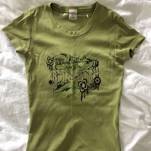 T-shirt  - Super fin vintage Only tröja i storlek M passar allt från xs-m, bra skick!