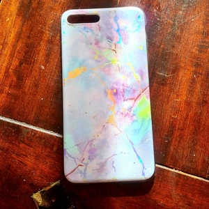 Iphone 7 plus skal  - Hej jag säljer detta snygga iPhone 7plus skal 😊. Det är nästan inte använt bara haft det i några månader.