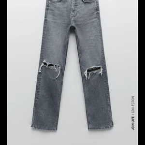Gråa Zara jeans  - Slutsålda gråa jeans från Zara, aldrig använda med prislapp kvar 💗 Köpare står för frakt 