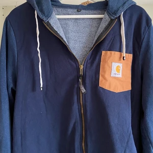 Carhartt zip hoodie - Marinblå cool carhartt zip hoodie köpt på beyondretro⚡️