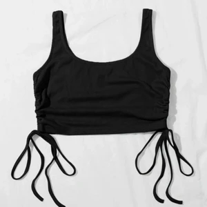 Linne med dragsko - Basic snyggt linne från shein som tyävrr inte sitter så snyggt på mig, därav är det aldrig använt 💕