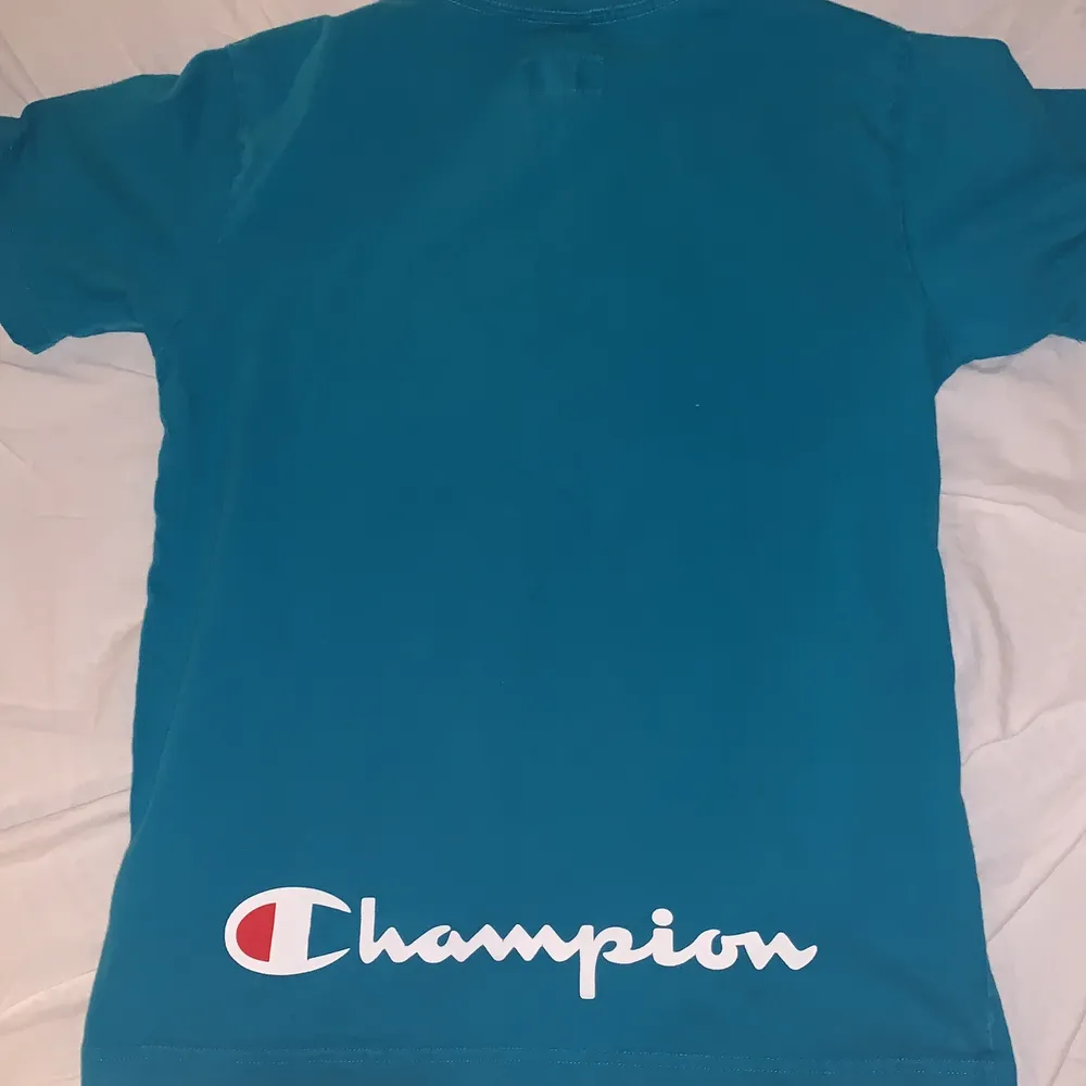 Använd bape x champion t-shirt size m (passar som size s). T-shirts.