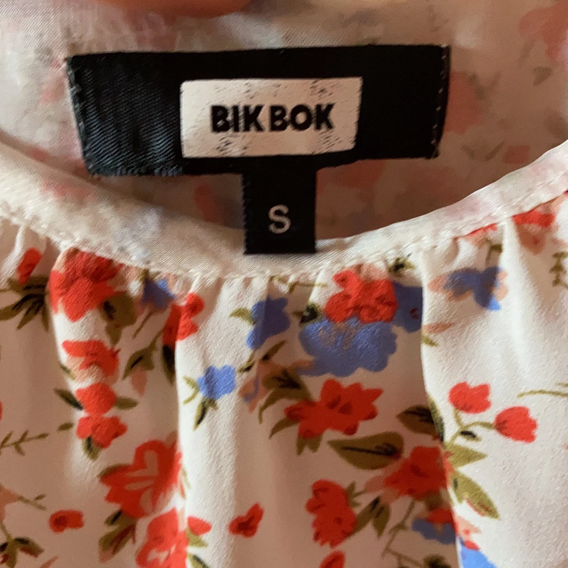 Blommig blus/line  - 91