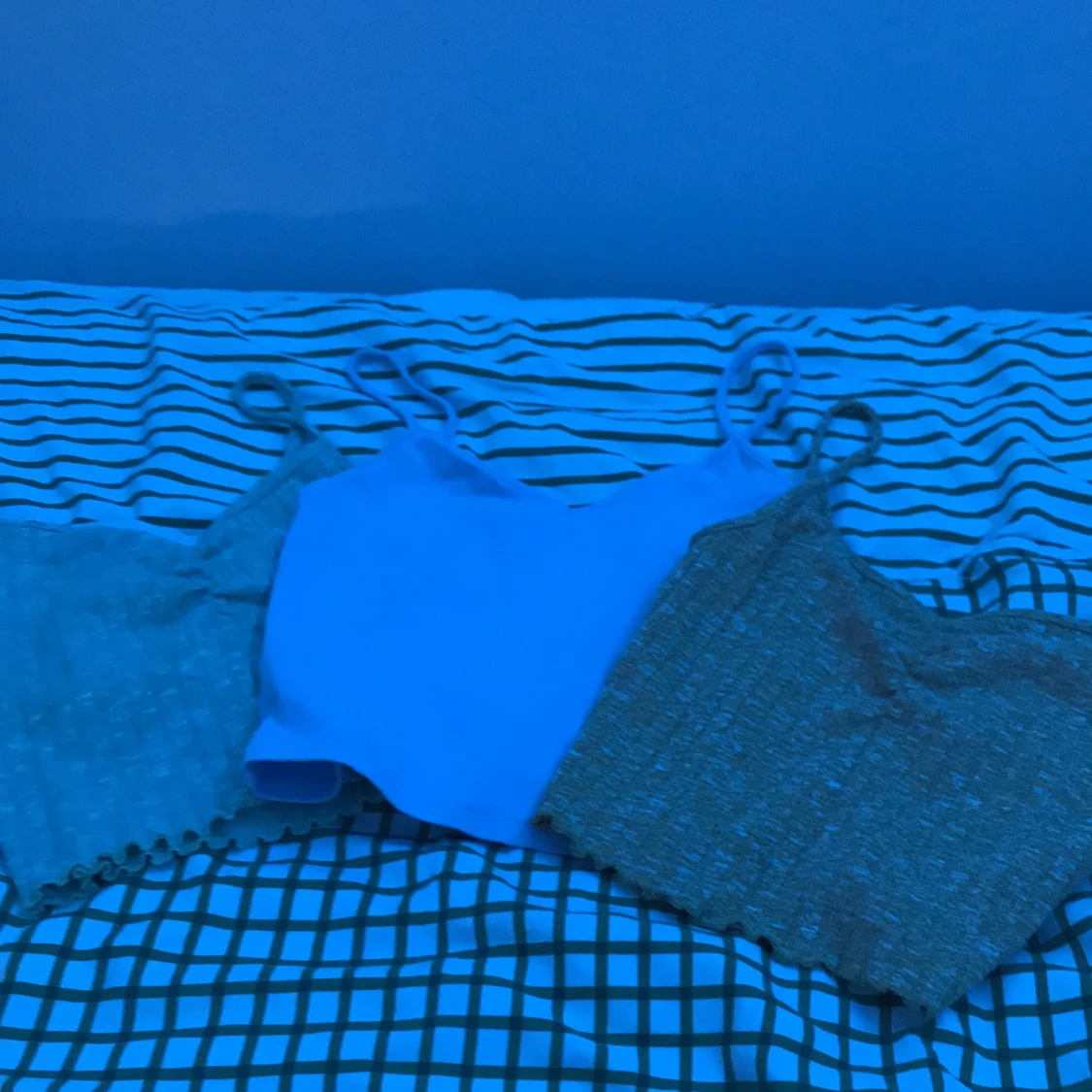 Tre fina linnen som kostar 60kr styck.