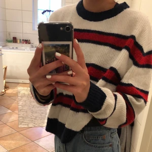 Stickad tröja  - Säljer en mysig stickad tröja i en härlig färgkombo ☺️ säljes pga att den inte kommer till användning. Skriv privat för fler bilder!                                                            (Priset går att diskutera) 