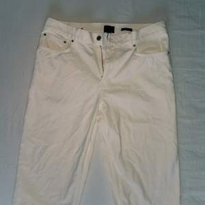 White pants from H&M straightleg fit