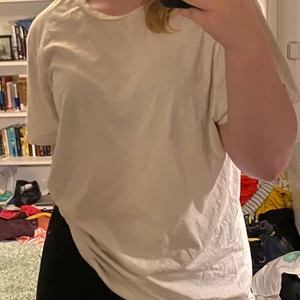 T-shirt från hm  - Storlek L