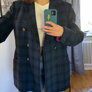 Kavaj - Ocersized rutig kavaj köpt second hand 