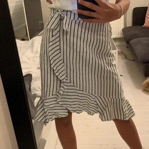 Kjol - Jätte fin randig kjol ifrån Cubus 