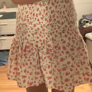 Kjol - Jätte gullig kjol från tyskland som jag aldrig fick andvänding av. 