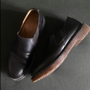 Unika Dr.Martens strl 39 - Använda en handfull gånger, så gott som nya. Säljes pga att jag aldrig går i dem. Finnes att hämta i Östermalm eller Bredäng. 