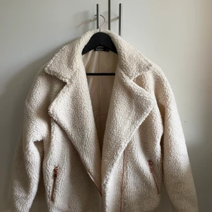 Beige jacka - Beige jacka från boohoo