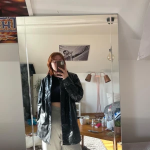 Läderskjorta/jacka - Skitsnygg läderskjorta/jacka som helt enkelt bara inte används