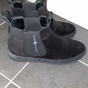 Skor - Canada snow skor - storlek 39 använda vid två tillfällen. 450kr Nike skor storlek 38.5 använda 3 gånger 450kr kenzo skor storlek 39 använda i fint skick 250kr 