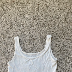 Linne - Jättefint basic, ribbat linne. 