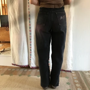 Vintage jeans - Par fina svarta vintage jeans i storlek S-ish ⭐️ Frakt ingår 57 kr , bra skick!