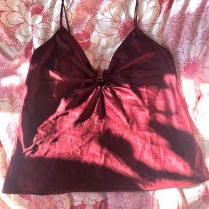 Vinrött linne - Vinrött linne från oysho. Storlek S. Nyskick 