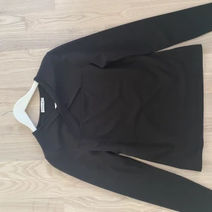 Topp  - En svart topp från MQ, använd en gång, nyårs 399