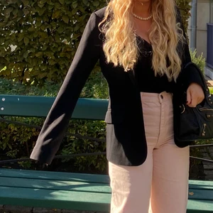 Svart kavaj  - Säljer en svart kavaj från Zara, 150kr plus frakt 