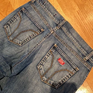 Jeans - Säljer dessa lågmidjade jeansen från misssixty i storlek 28