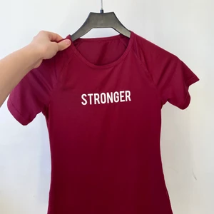 Träningströja från stronger - Oanvänd träningströja från stronger!! SÅ FIN FÄRG❤️‍🔥💖💫