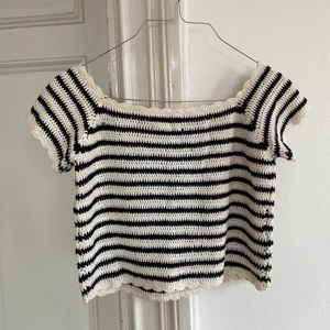 Knit t-shirt - Stickad tröja från Mango, knappt använd! 🐻